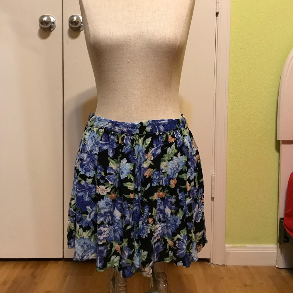 🌊 F21 Blue Floral Skirt